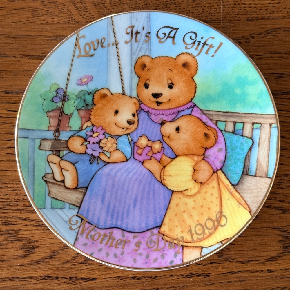 Avon Mother's Day 1996 Collector Plate Love It's A Gift Bears 5" Porcelain Gold